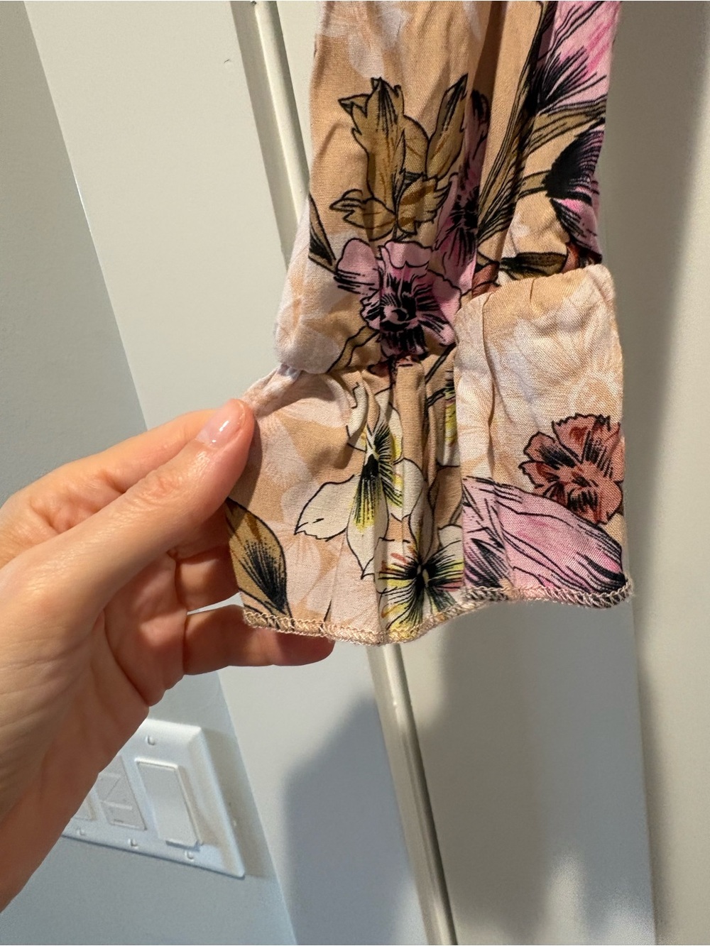 Floral Ruffle V-Neck Maxi Dress in Beige and Pink size SMALL - Picture 10 of 12
